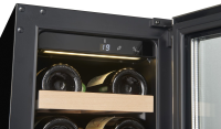 Vorschau: Weinkühlschrank, 50 Liter, +5 bis +20 °C, 1 Zone, 1 Glastür, Umluftkühlung, schwarz Vorschau: Weinkühlschrank, 50 Liter, +5 bis +20 °C, 1 Zone, 1 Glastür, Umluftkühlung, schwarz
