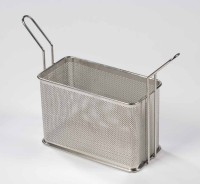 Abbildung des Pastakorbs auf einem weißen / hellgrauen Boden stehend. Abbildung des Pastakorbs auf einem weißen / hellgrauen Boden stehend.