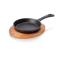 Bratpfanne | Servierpfanne EisenStil, mit Holzuntersetzer, Ø 160 mm, Gußeisen emailliert Bratpfanne | Servierpfanne EisenStil, mit Holzuntersetzer, Ø 160 mm, Gußeisen emailliert